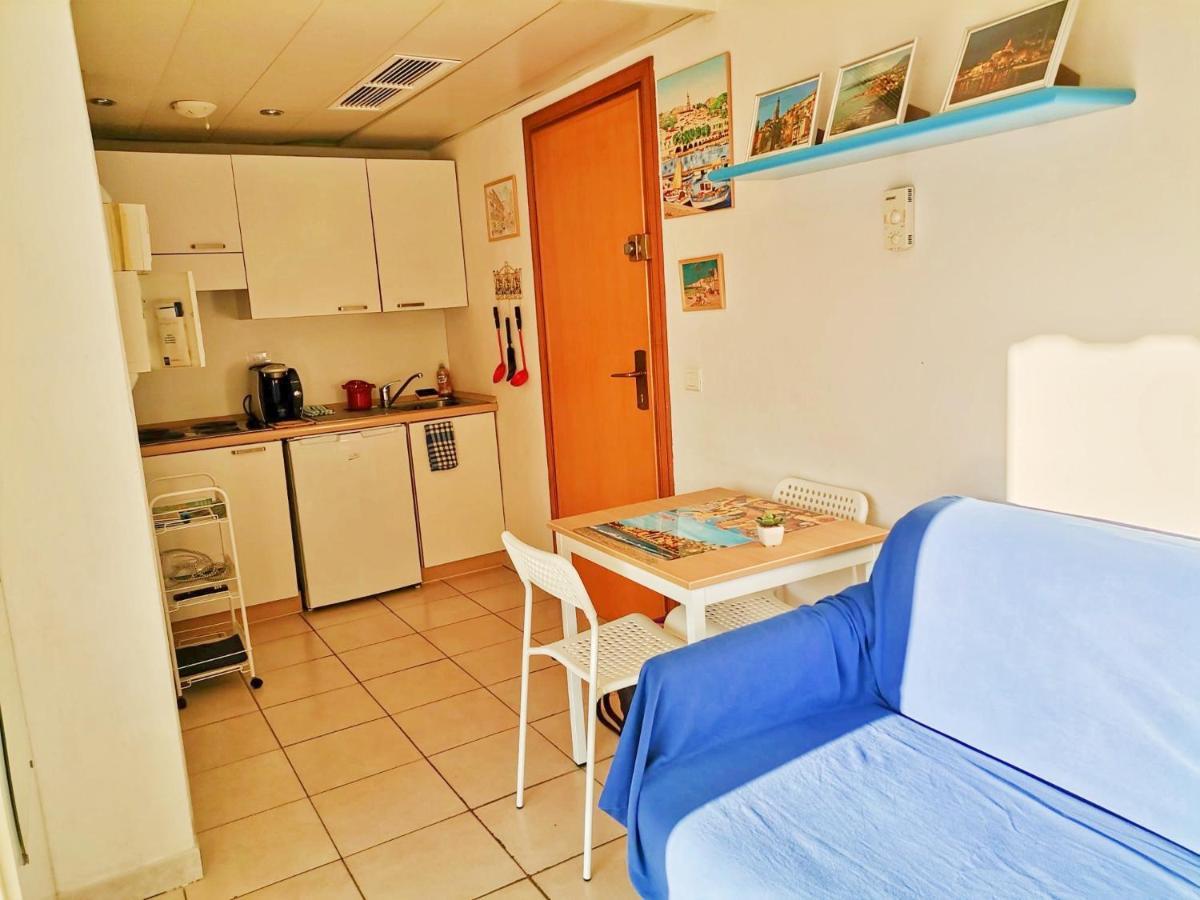 Menton Bord De Mer Studio Calme Avec Balcon, Ascenseur, Climatisation, Ideal Location Quiet Near Sea, Balcony, Elevator, Ac エクステリア 写真